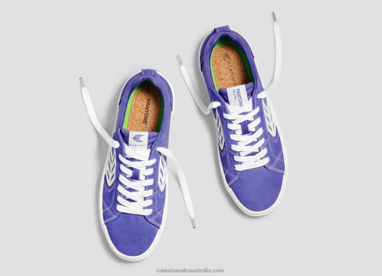 T8NFN87 Men Pantone Very Peri/Off-White Cariuma
