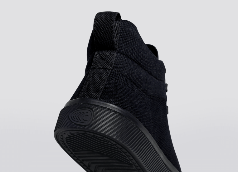 T8NFN190 Men All Black Knit Cariuma