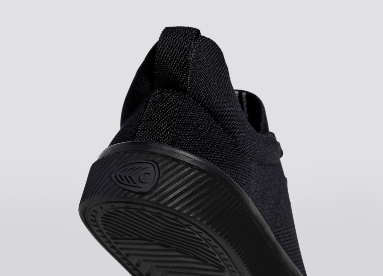 T8NFN180 Men All Black Knit Cariuma