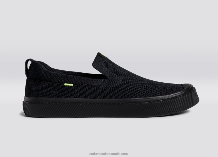 T8NFN169 Men All Black Knit Cariuma
