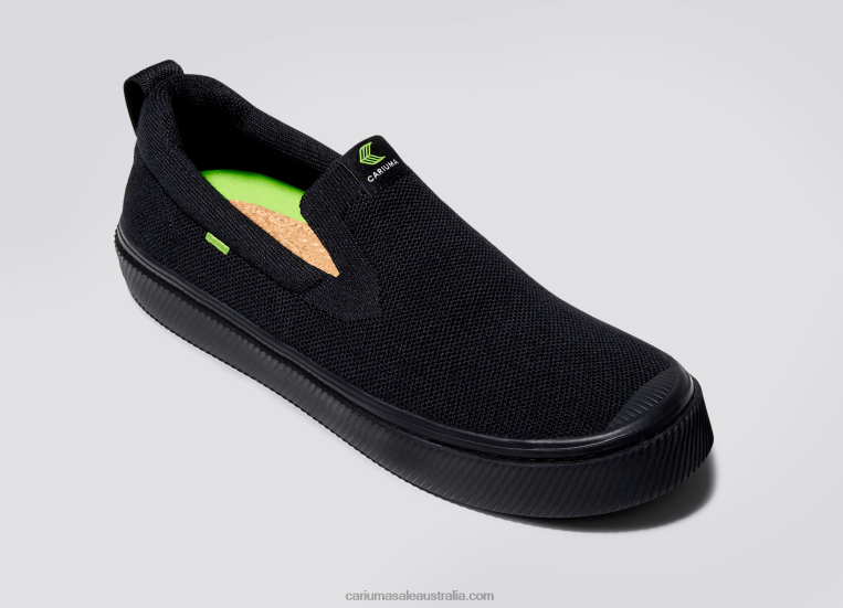 T8NFN169 Men All Black Knit Cariuma