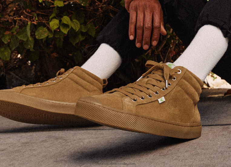 T8NFN68 Men All Black Suede Cariuma