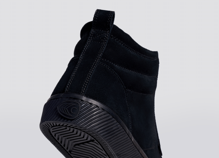 T8NFN68 Men All Black Suede Cariuma