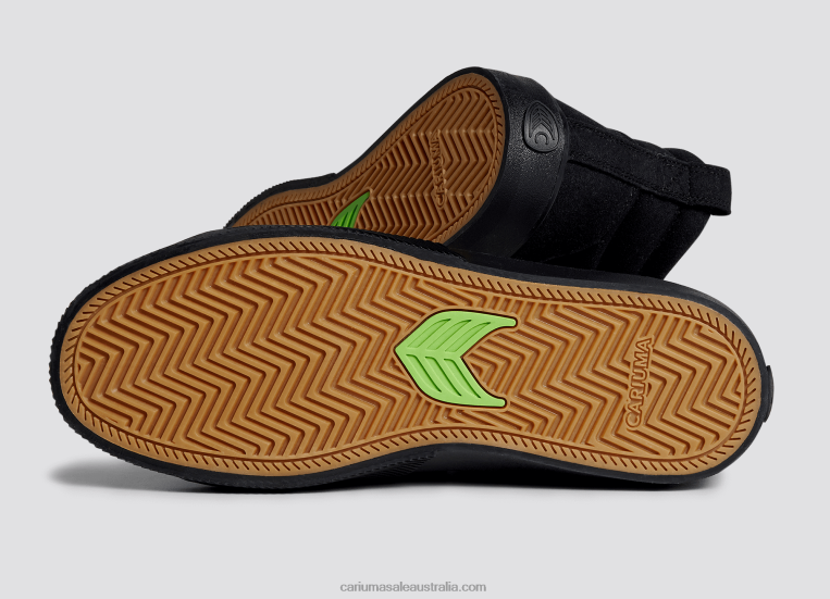T8NFN70 Men Therma All Black Suede Cariuma