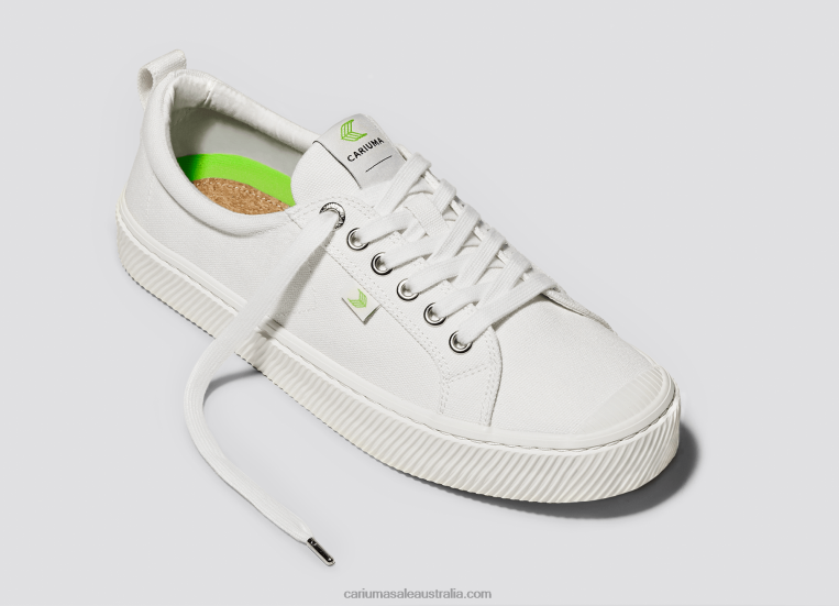 T8NFN1 Men Off-White Canvas Cariuma