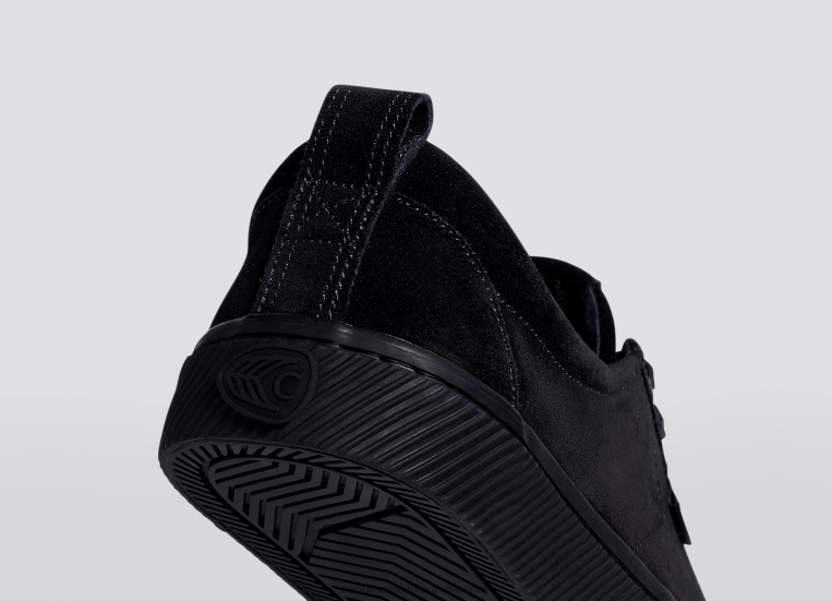 T8NFN35 Men All Black Suede Cariuma