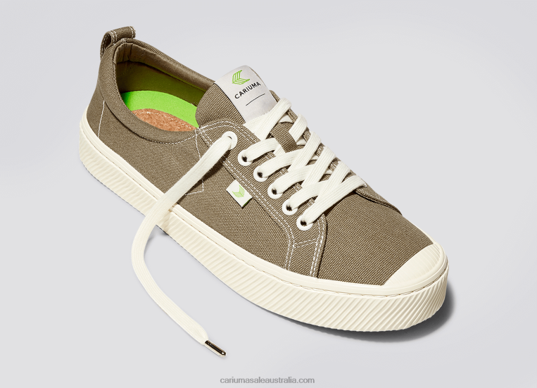 T8NFN7 Men Sand Contrast Thread Canvas Cariuma
