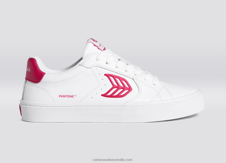 T8NFN77 Men Pantone Viva Magenta White Leather Cariuma