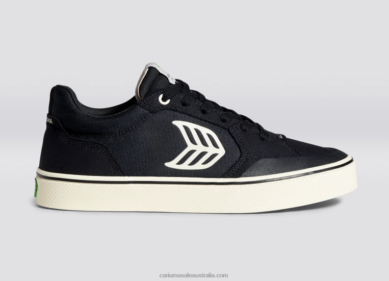 T8NFN116 Men Black/Ivory Cariuma