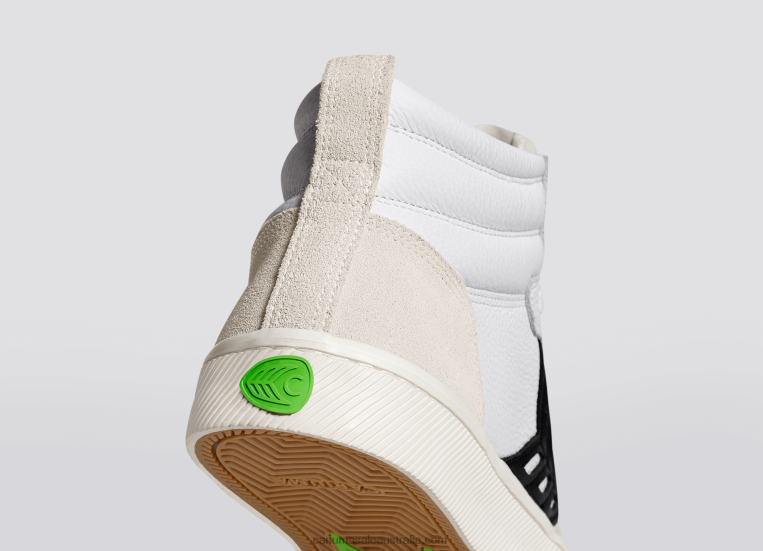 T8NFN365 Women White Premium Leather/Black Cariuma