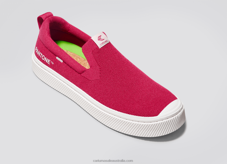 T8NFN296 Women Pantone Viva Magenta Knit Cariuma