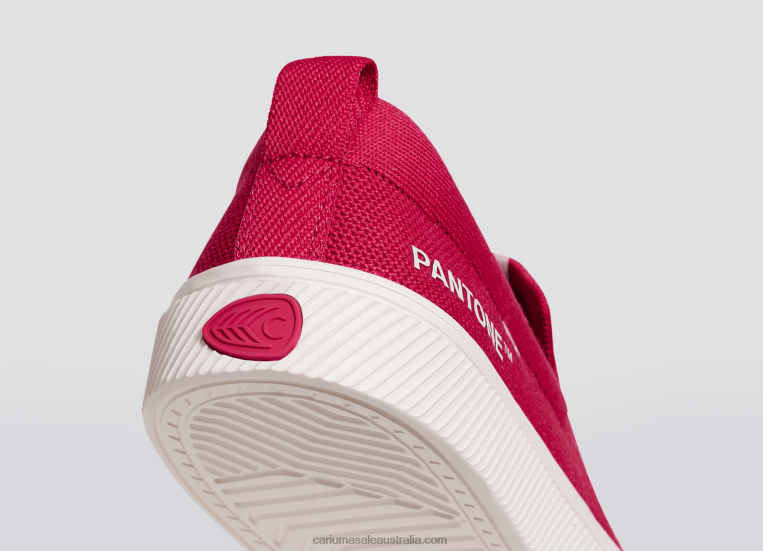 T8NFN296 Women Pantone Viva Magenta Knit Cariuma