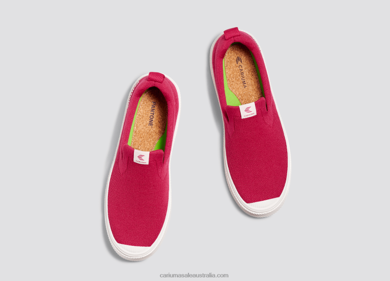 T8NFN296 Women Pantone Viva Magenta Knit Cariuma