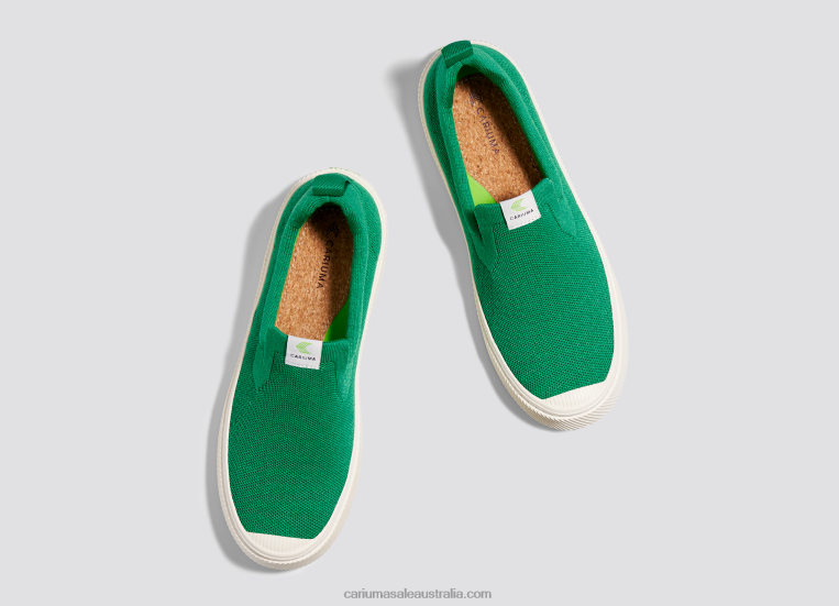 T8NFN385 Women Green Knit Cariuma