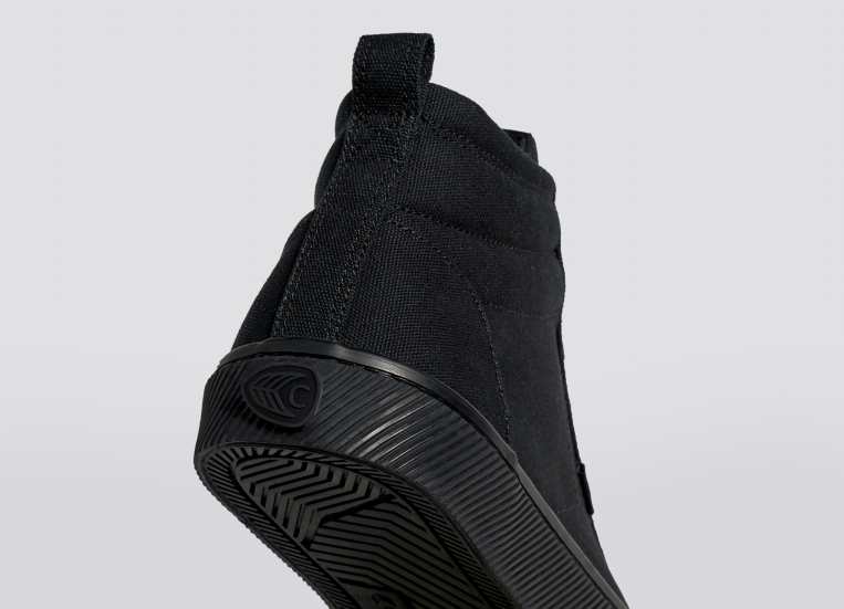 T8NFN274 Women All Black Canvas Cariuma