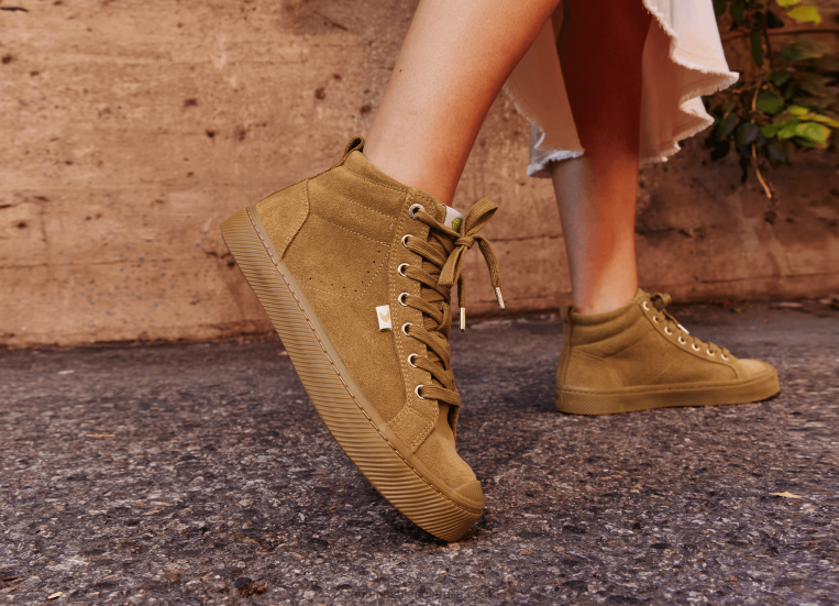 T8NFN279 Women Brown Suede Cariuma