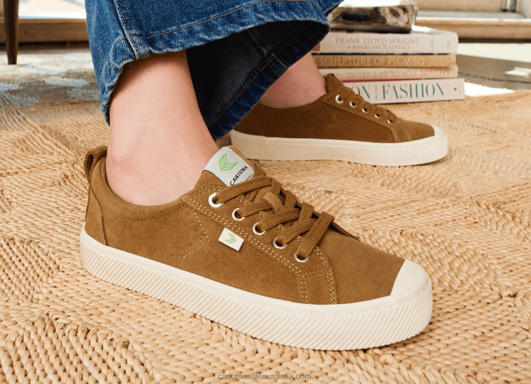 T8NFN248 Women Camel Suede Cariuma